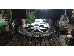 What industries are suitable for large grinder processing?